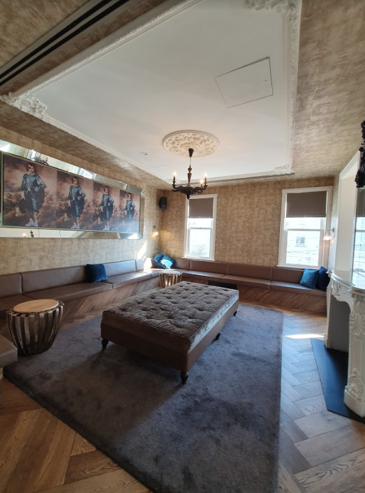 Empire room 26 37.9057° S, 145.0017° E